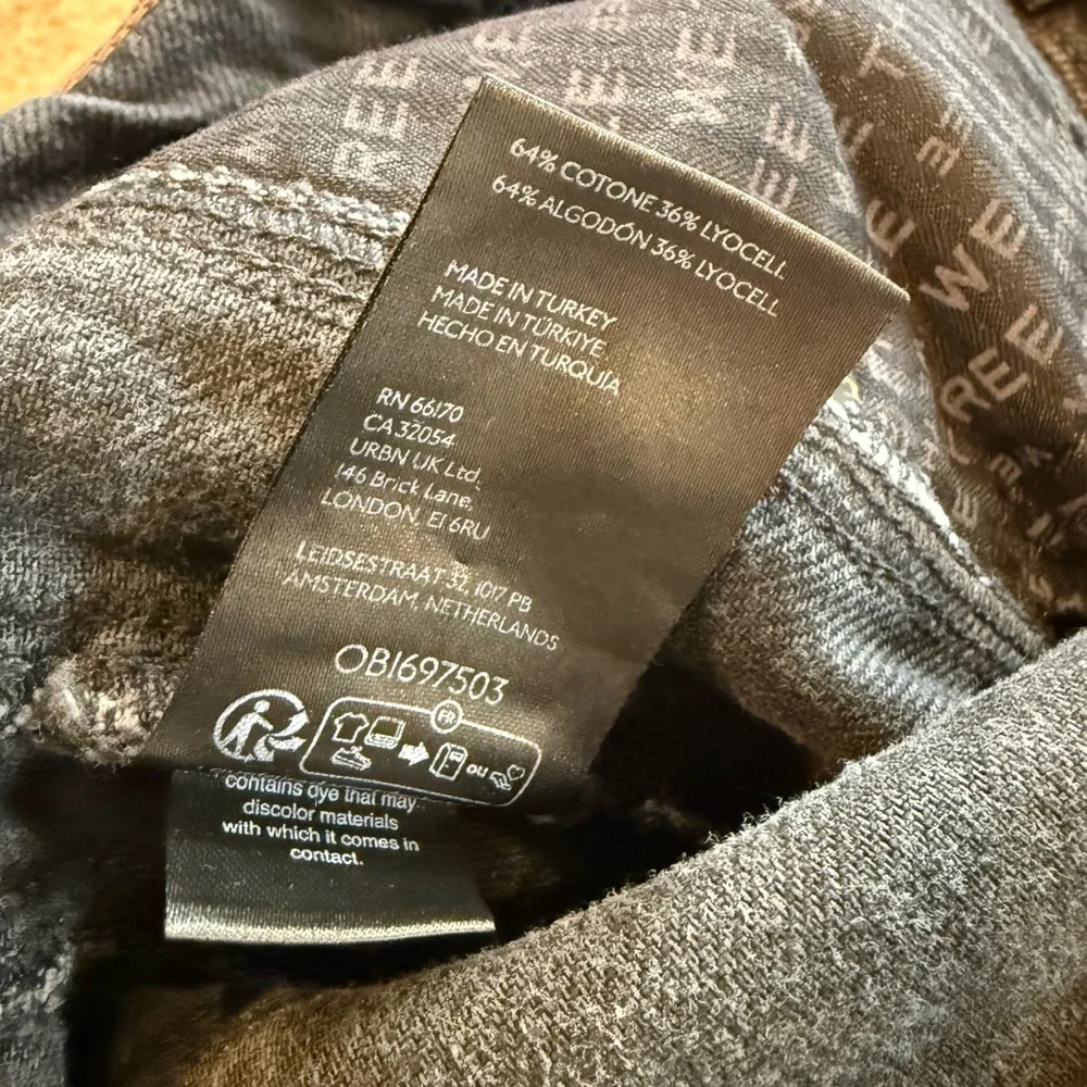 We The Free Black Button Fly Barrel Jeans - Picture 5 of 6